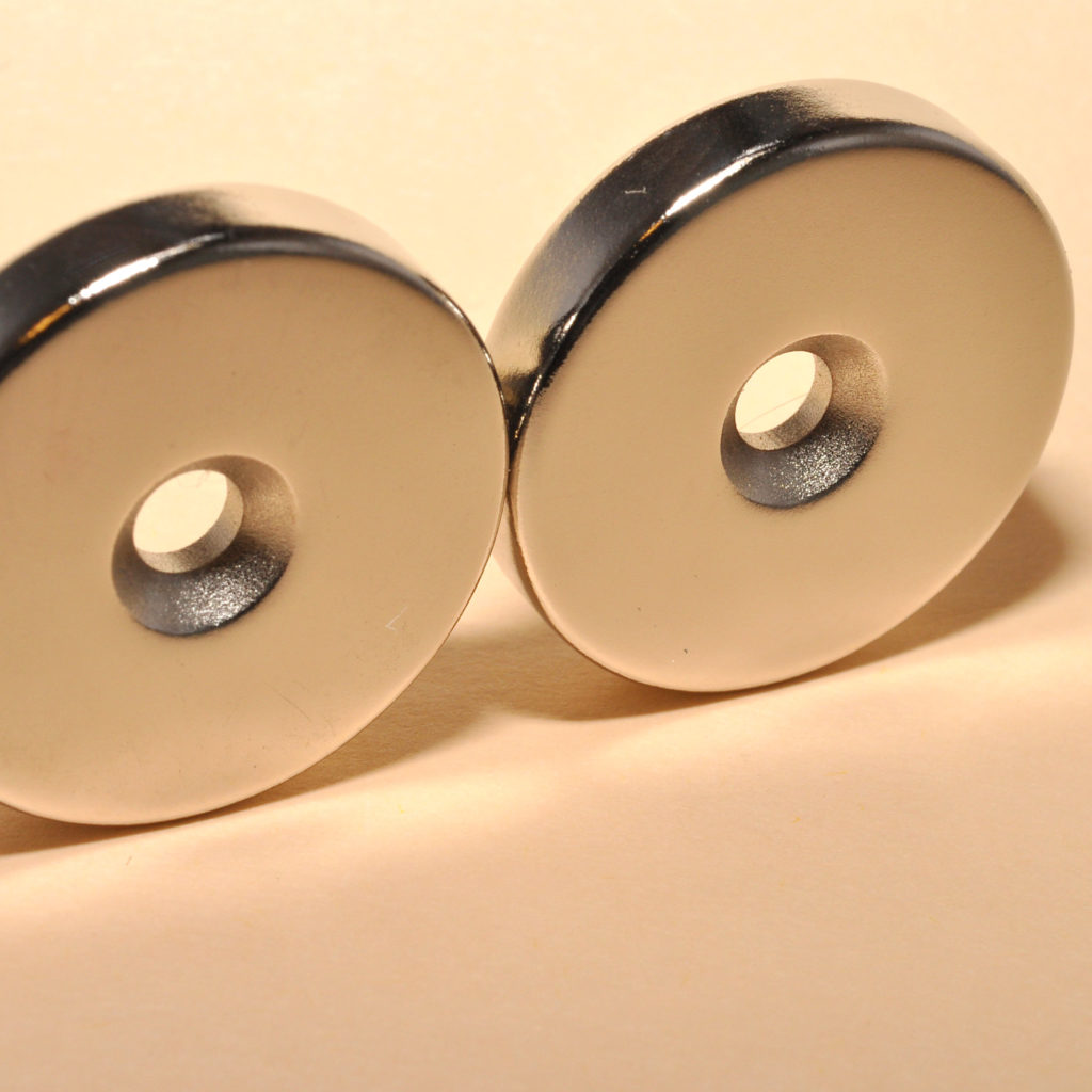 Disco magnetico autoadesivo 6 mm x 1 mm Neodimio N35 nichelato - tiene 300 g | Shop