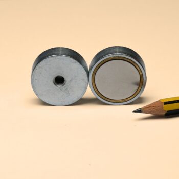 SM05 – D.28X10 Threaded Hole M6X5