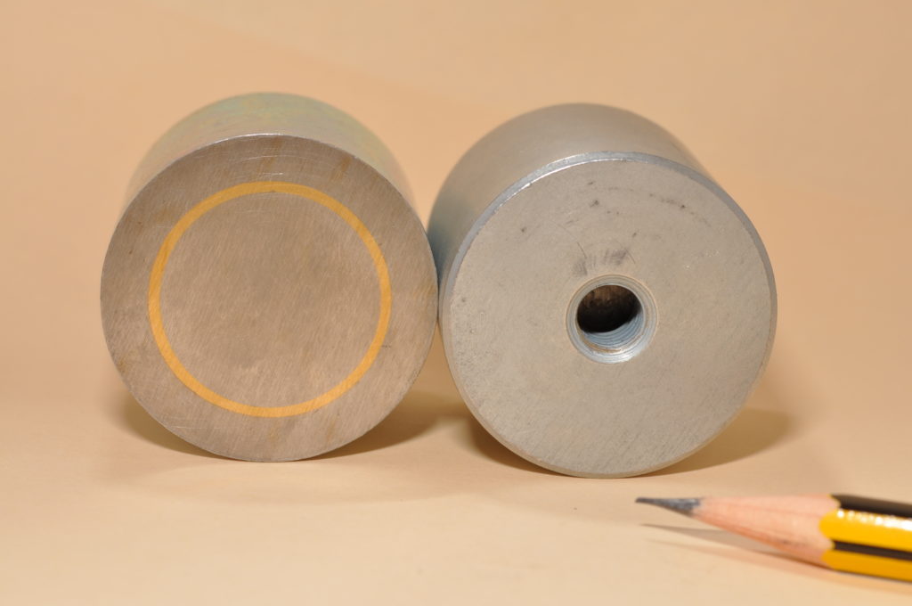 SM04 D.35X30 Alnico Passing Threaded Hole M6