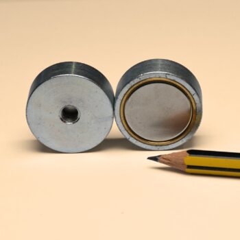 SM05 – D.28X20 Threaded Hole M6X16